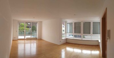 Vermietet wird eine helle 2 Zimmerwohnung mit Balkon inkl.  Einbauküche.