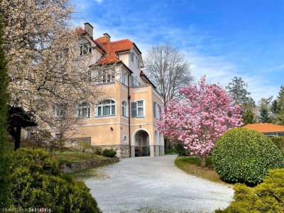 HISTORISCHE VILLA MIT EINZIGARTIGEM CHARME! Stilvolle Residenz in Ruhelage!
