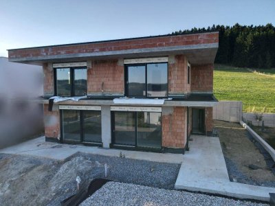 Belagsfertige Villa mit 3 Meter Raumhöhe und traumhaften Aussicht