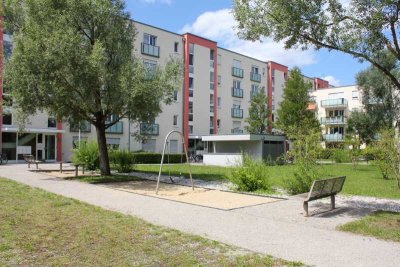 Sofort frei: Möblierte 2,5-Zimmer-Wohnung mit sonniger West-Loggia