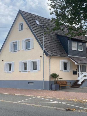 Schmuckes altes Stadthaus, saniert,  mit Scheune und Schuppen, ohne Garten