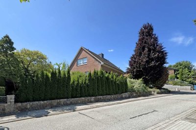 Reinfeld - großzügig gestaltetes Einfamilienhaus mit Garage und Vollkeller in toller Wohnlage