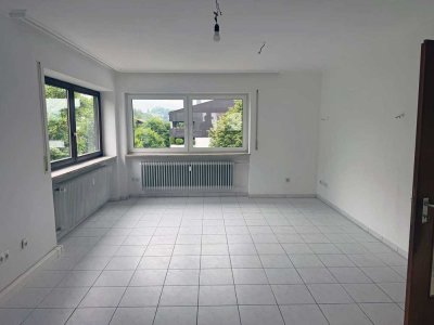 Riesige 5 ½-Zimmer-Wohnung mit verglaster Loggia in der Passauer-Innstadt!