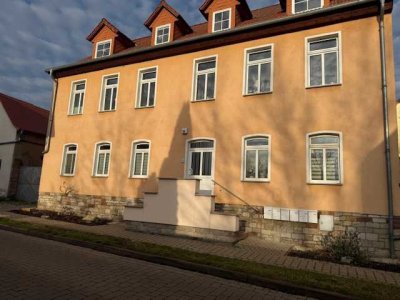 Erstbezug nach Renovierung / 2-Raum-Wohnung mit PKW-Stellplatz