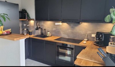 (Momentan keine weiteren Anfragen) Maisonette-Wohnung mit Dachterrasse & moderner Einbauküche