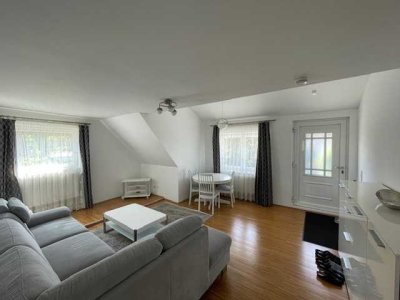 Möblierte 3-Zimmer-DG-Wohnung mit gehobener Innenausstattung mit Terrasse und EBK in Wendeburg