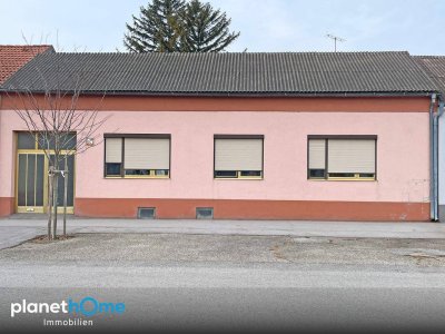 Einfamilienhaus mit Terrasse, Innenhof und großer Garage