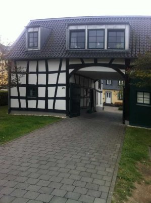 Bonn - Bad Godesberg, 2 Zimmer Wohnung in historischer Wohnanlage mit PKW Außenstellplatz