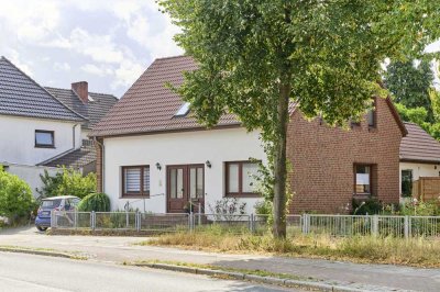 Dieses Zweifamilienhaus mit wundervollem Garten wartet auf Sie!