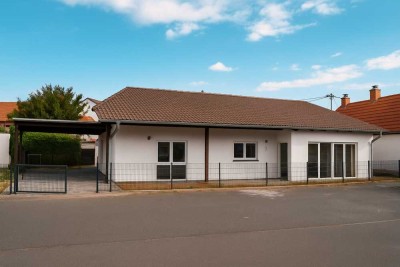 Barrierefreier Bungalow mit Wärmepumpe, Carport & Anbau – komfortables Wohnen in Oggersheim