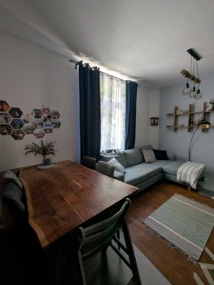 Dein Traumstart in Stuttgart-Süd: Helle, Möblierte 4-Zimmer-Wohnung mit Herz!