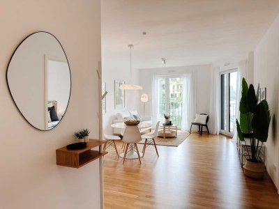 Wohnen am Wasser: Stilvolle 2-Zimmer-Wohnung mit Balkon, Wasserblick und Tiefgarage
