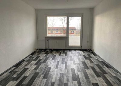 2-Raum-Wohnung mit Wanne und Balkon!