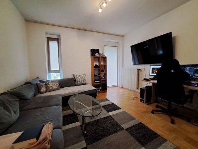 Anlegerwohnung: sehr gut vermietete, moderne 2-Zimmer Wohnung mit Balkon und Stellplatz