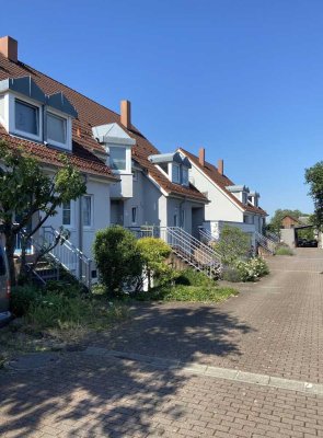 Helle Souterrain-Wohnung mit eigenem Garten in ruhiger Lage