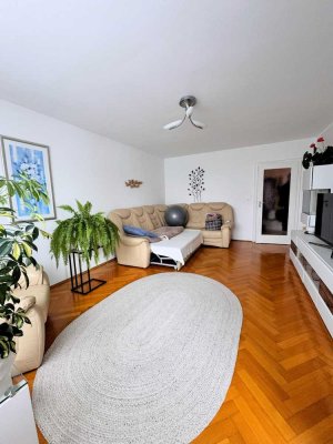 Top gepflegte und vermietete 4-Zimmer Wohnung (eine von sechs möglichen Wohneinheiten)