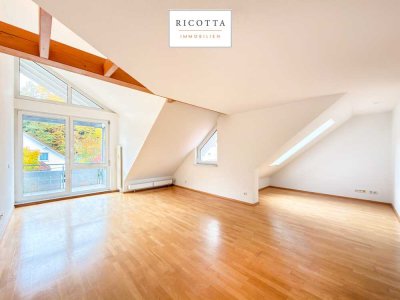 Charmante Dachgeschosswohnung mit Balkon und großzügigem Raumangebot