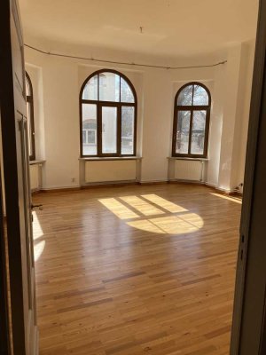 Neu: Hochwertige 3,5- oder 4,5-Raum-Wohnung mit luxeriöser Einbauküche in Stadtvilla