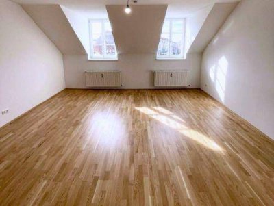 Erstbezug: Sanierte 3 ZIMMER-Wohnung, neue Einbauküche, neue Sanitäranlagen (Bad + WC), WG-tauglich!