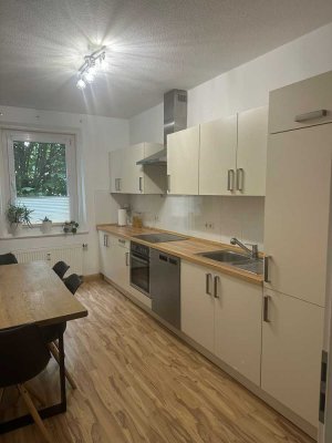 ***Gepflegte 3 ZKB-Altbau-Wohnung mit Einbauküche, gute Wohnlage in Pfersee***