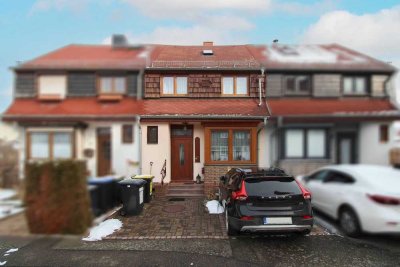 Renovierungsbedürftiges Reihenmittelhaus mit Terrasse und Stellplatz – 5 Zimmer auf ca. 70 m²
