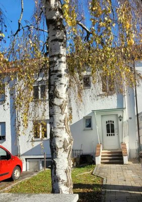 Reihenmittelhaus mit schönem beheizten Wintergarten, großer Terrasse und Garten 210 m² - 6.5 Zi.