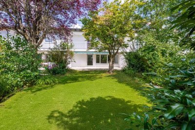 Großzügiges RMH mit Garten und Einzelgarage in Familienfreundlicher Lage von Krailling