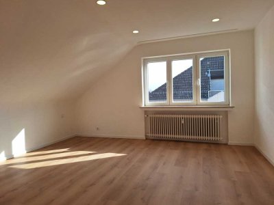 Erstbezug nach Sanierung: Stilvolle 2-Zimmer-Dachgeschosswohnung mit Sonnenterrasse