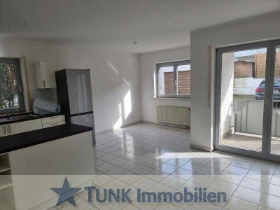 Helle 3 Zimmer-Erdgeschosswohnung mit Einbauküche, Balkon und Autostellplatz in Seligenstadt - Kl...