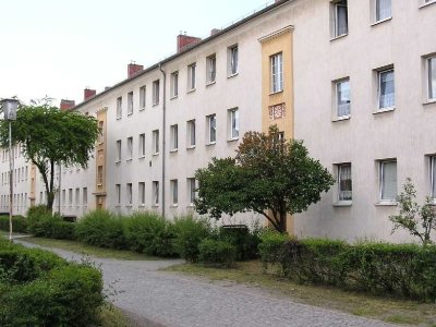 2 Zimmer im EG in der Walzwerksiedlung, Küche und Bad mit Fenster