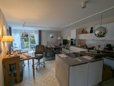 Stilvolle, neuwertige 3-Zimmer-Hochparterre-Wohnung mit geh. Innenausstattung mit EBK