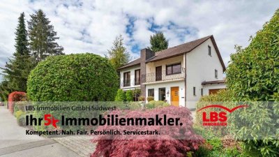 Geräumiges Familienhaus mit großzügigem Grundriss, gepflegtem Garten und Garage