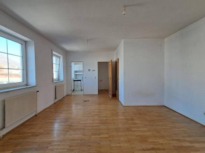 4040 Urfahr, Leonfeldnerstr.158: Reizende, sanierte Kleinwohnung, 1 Raum, 35,17m2 WNFL, ablösefreie Küche 2. Liftstock