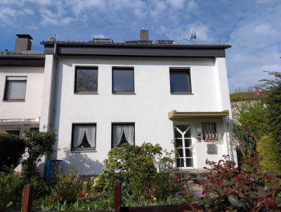Schöne Doppelhaushälfte in Wiesbaden Bierstadt mit großzügigem Garten