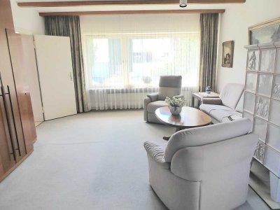 Freistehendes Einfamilienhaus mit 6 Zimmern, Garten und Garage