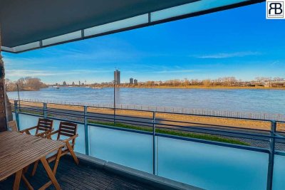 Erste Rheinlage: Bezugsfreie, neuwertige Wohnung mit Tiefgaragenstellplatz