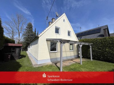 Gepflegtes Einfamilienhaus mit Anbau und großen Garagen
