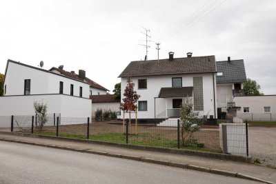 Großzügige, schöne 2,5 Zi. Wohnung, 78 qm mit großem Wohn-, Essbereich incl. Einbauküche und Balkon.