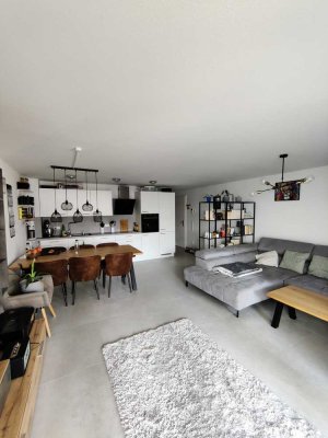 Neuwertige 2-Zimmer-EG-Wohnung mit großer Terrasse & Einbauküche in Untereisesheim