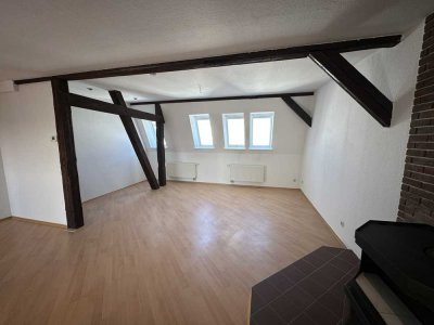 Großzügige 2-Zimmer-Dachgeschoß-Wohnung mit Balkon
