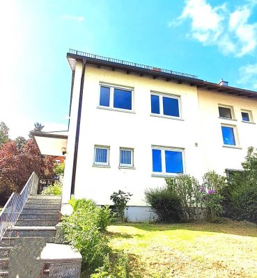 Charmante 5-Zimmer-DHH mit Wintergarten in Goldbach