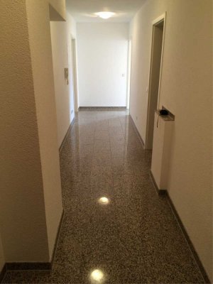 Geschmackvolle, vollst. renovierte 2-Raum-Wohnung mit geh. Innenausstattung mit EBK