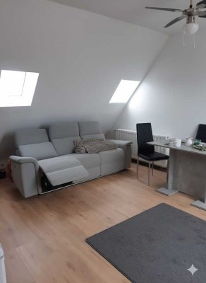 Charmante sanierte 2-Zimmer DG-Wohnung / Möbliert / inkl. Einbauküche
