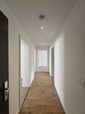 Gemeinsam ins Glück mit grüner Umgebung & Stadtanbindung 3 Zi. mit EBK
