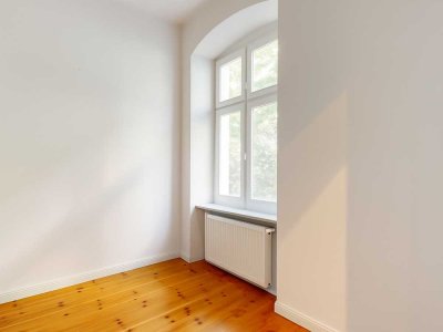 Altbaucharme in Kreuzberg: 2-Zimmer-Wohnung im Denkmal mit Dielen nahe Spree