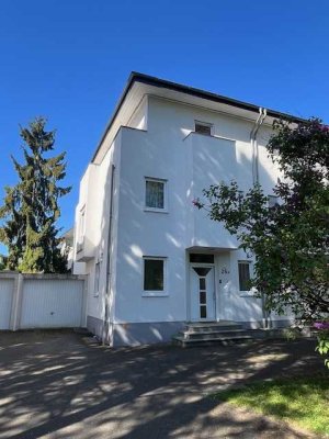 Große Doppelhaushälfte in Top-Lage! 5 Zimmer mit Garten und Garage