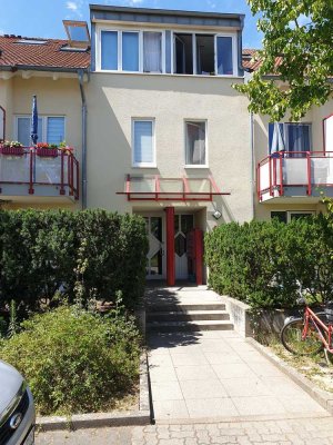Stilvolle, gepflegte 2-Zimmer-EG-Wohnung für 1 Person mit Terrasse und EBK in Karlsruhe
