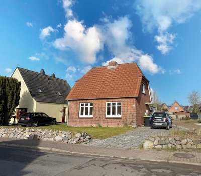 Büsum: Charmantes Einfamilienhaus mit 5 Zimmern im Altbauflair und idyllischem Garten