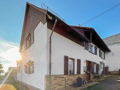 Zweite Reihe - Attraktives Einfamilienhaus mit Nebengebäuden in ruhiger Lage von Föckelberg