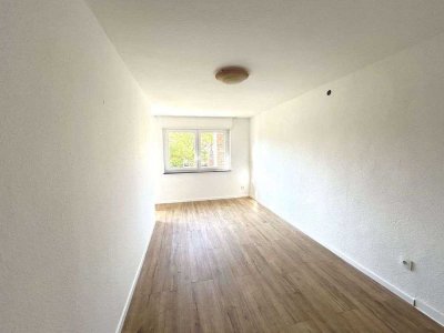 Frisch Sanierte 1-Zimmer Wohnung mit Balkon nähe der Rhein-Galerie !